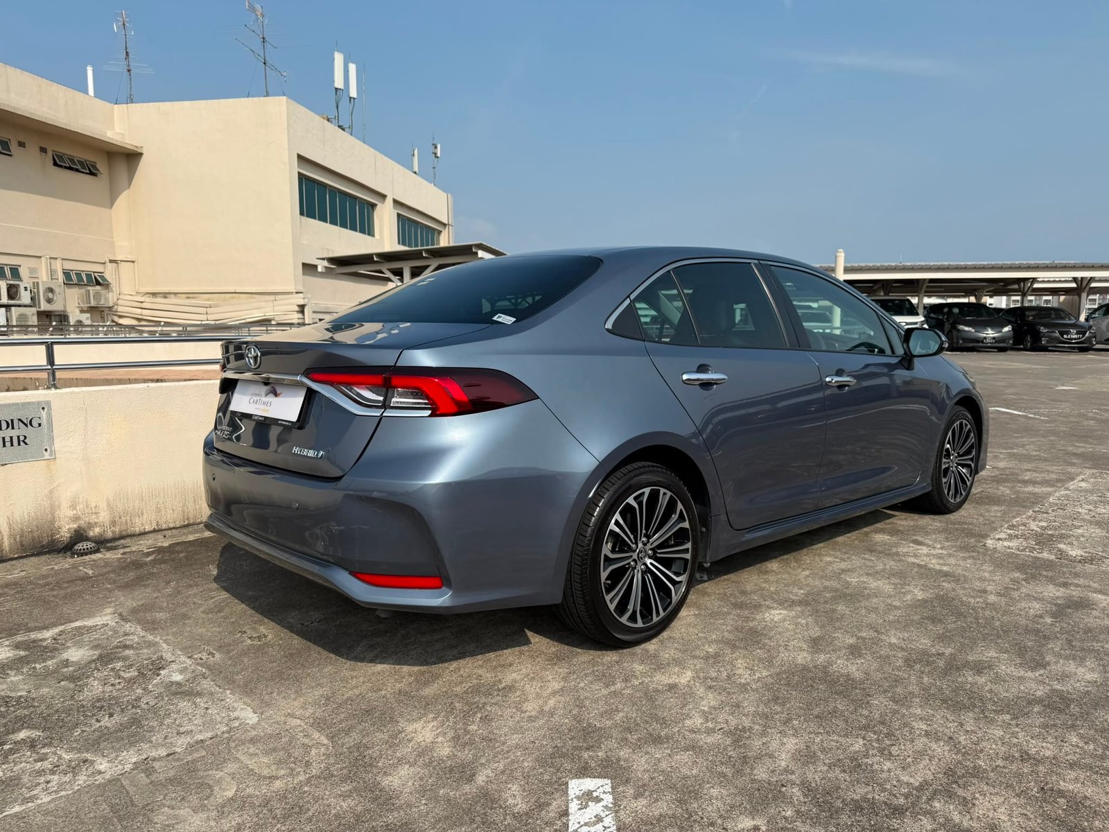Toyota Corolla Altis Hybrid photo 2